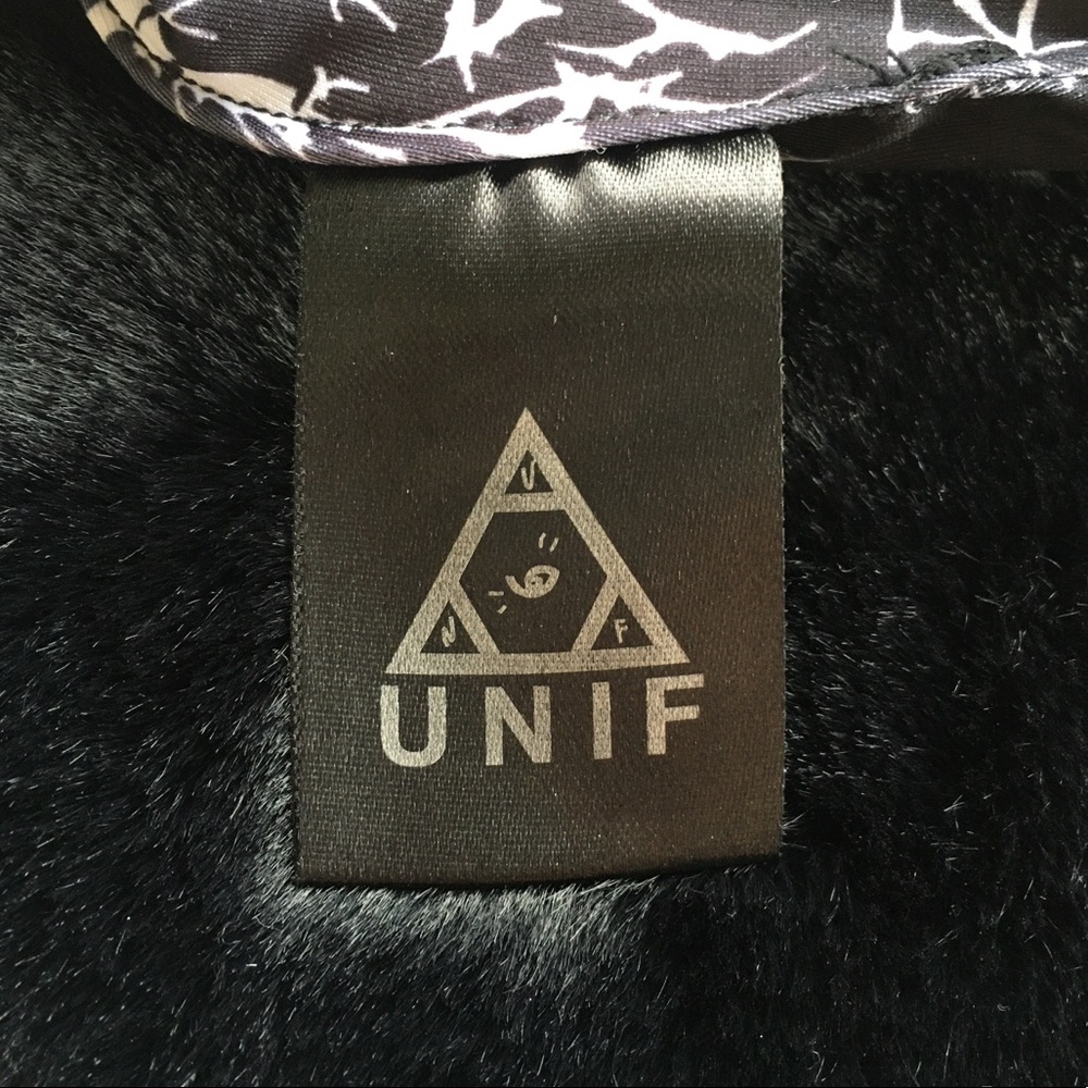 Unif metal font black & white crop top tank tee - Picture 7 of 9